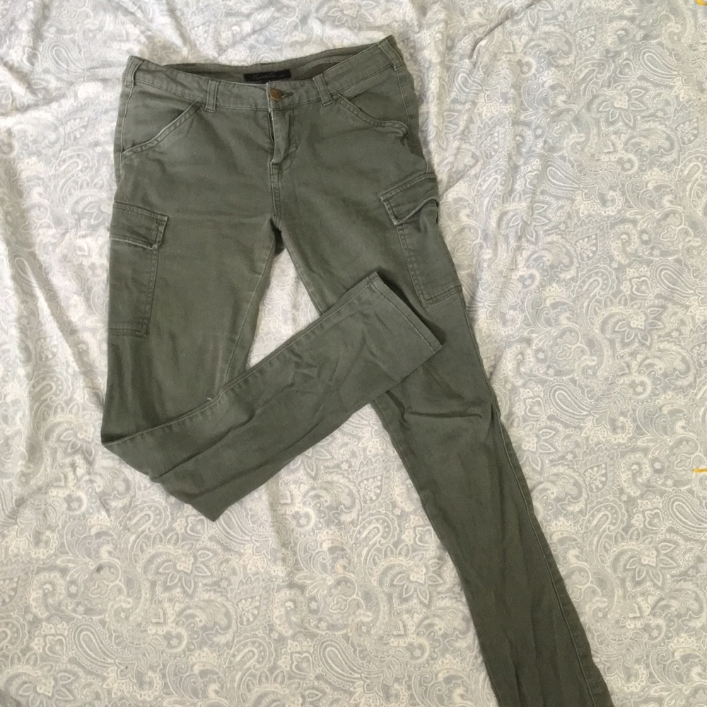 Low rise Kenneth Cole olive cargo skinny pants